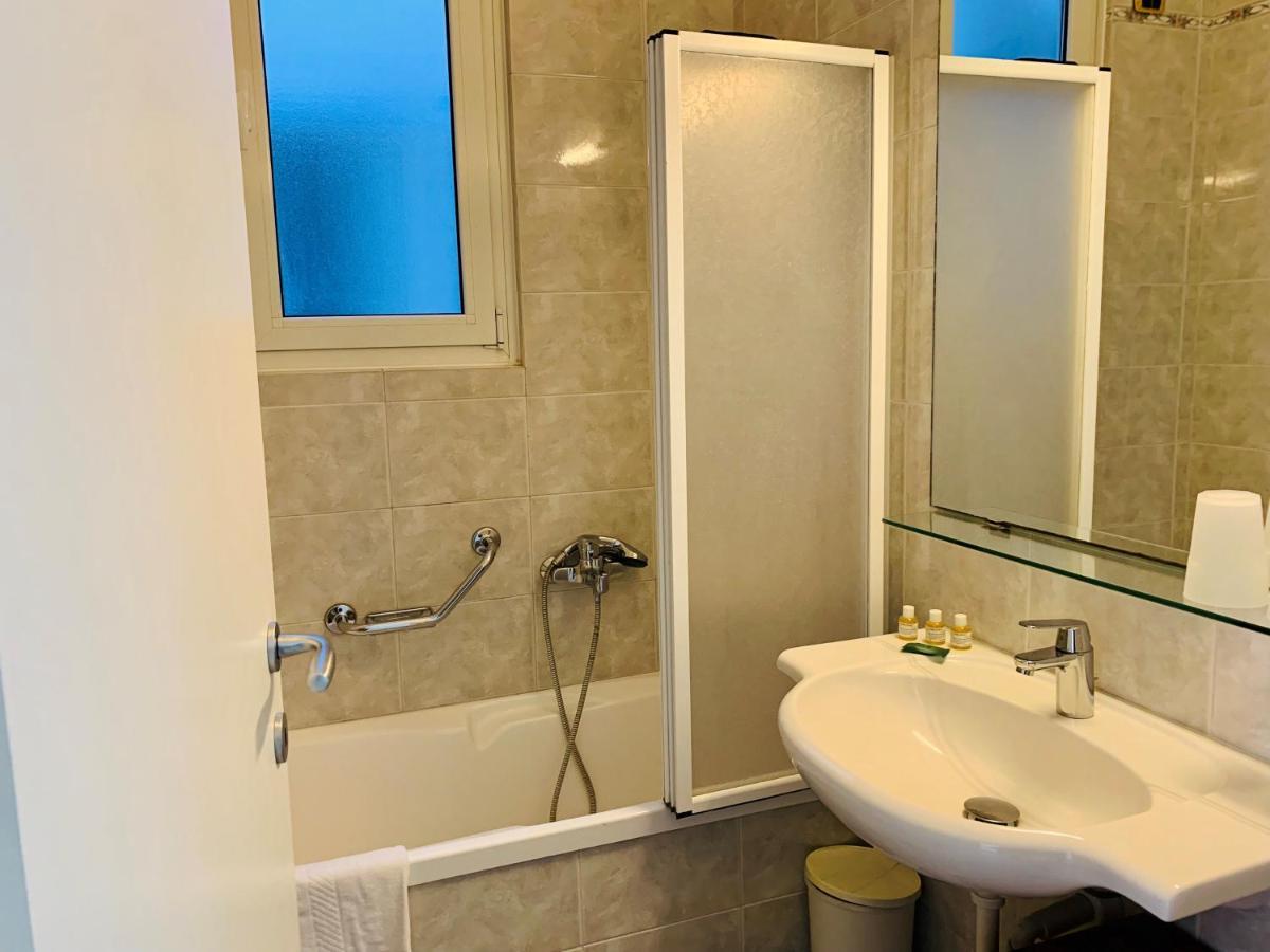 Front Lake Apartment Bardolino Bagian luar foto