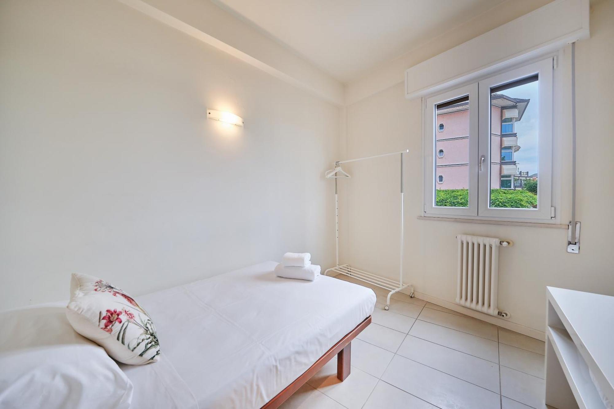Front Lake Apartment Bardolino Bagian luar foto