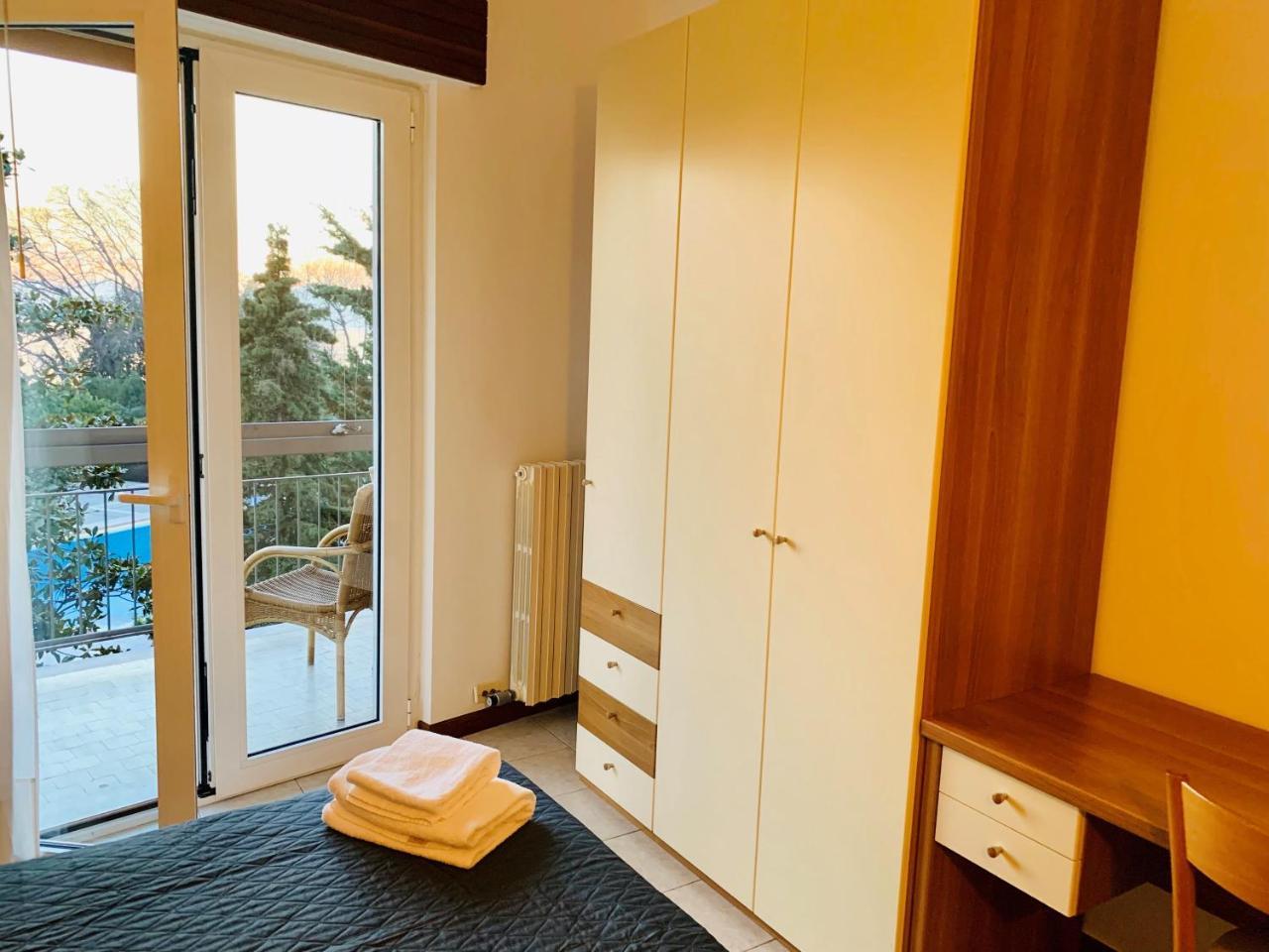 Front Lake Apartment Bardolino Bagian luar foto